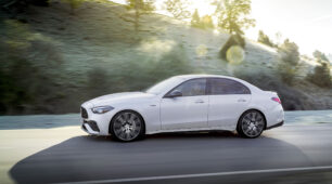 Nový model Mercedes-AMG C 43 4MATIC: vyšší výkon a efektívnosť vo verziách sedan a kombi