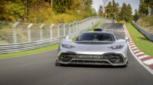 6:35,183 min: Mercedes-AMG ONE je číslom 1 na pretekárskej trati Nürburgring-Nordschleife